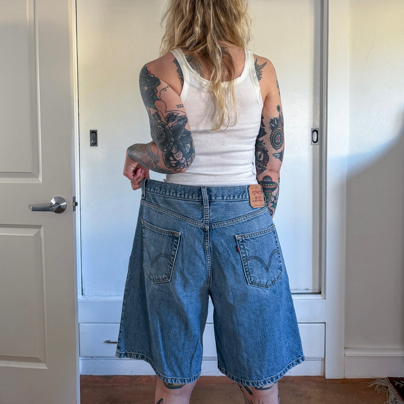 Vintage Y2K Levi’s 550 denim shorts
