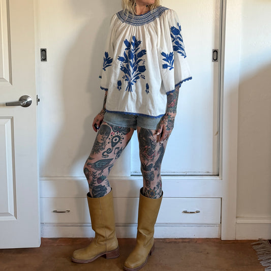 Vintage 1970s White and blue embroidered blouse with floral design