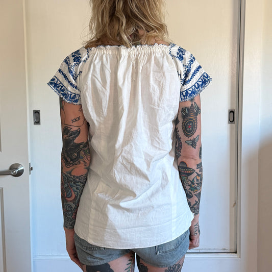 Vintage 1960s White and blue embroidered blouse with ruffle sleeves