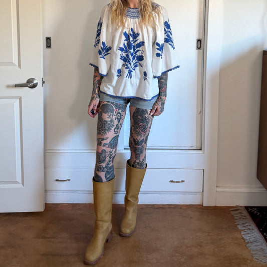 Vintage 1970s White and blue embroidered blouse with floral design