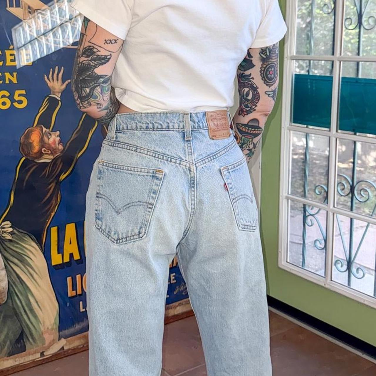Vintage 1990s 565 Levi’s wide leg loose fit medium wash jeans