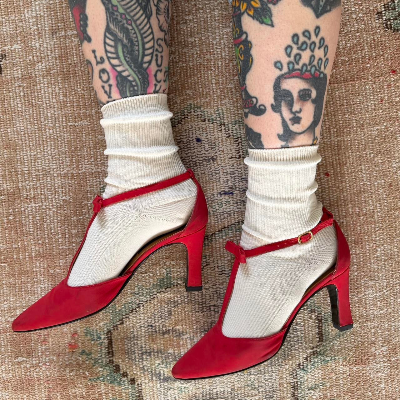Vintage Kenneth Cole New York Red Satin T-Strap Bow Heels Made in Italy Size 7
