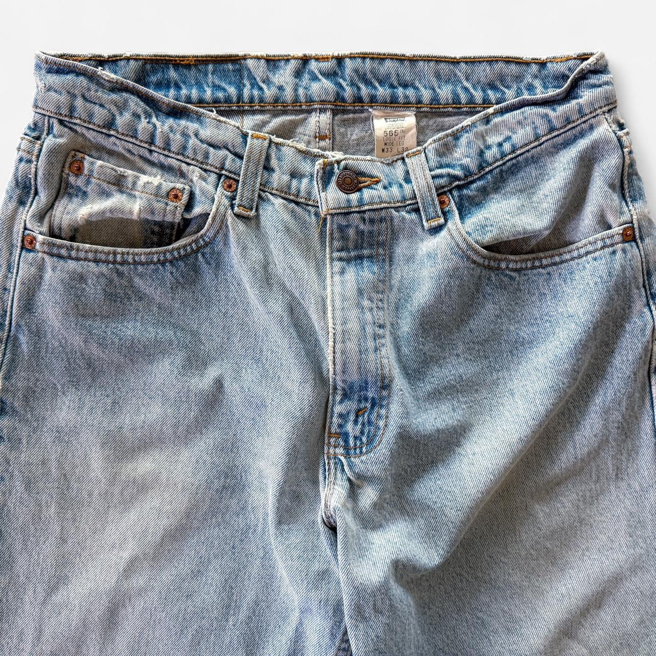 Vintage 1990s 565 Levi’s wide leg loose fit medium wash jeans