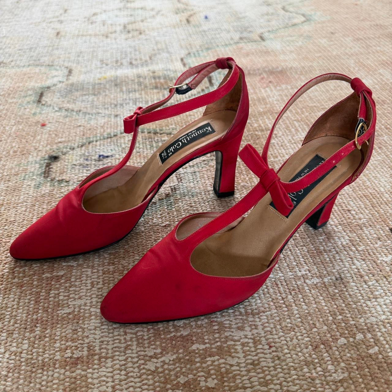 Vintage Kenneth Cole New York Red Satin T-Strap Bow Heels Made in Italy Size 7