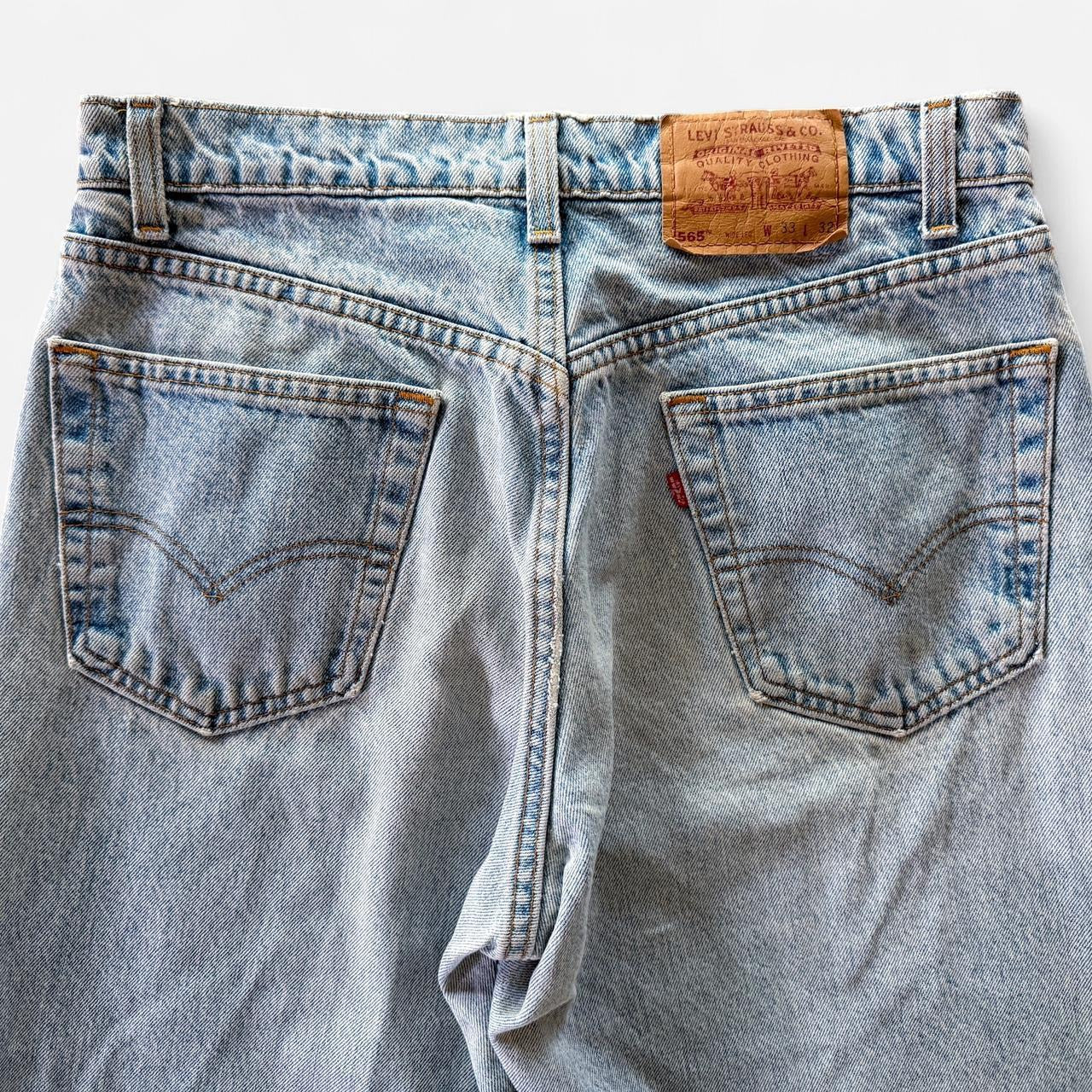 Vintage 1990s 565 Levi’s wide leg loose fit medium wash jeans