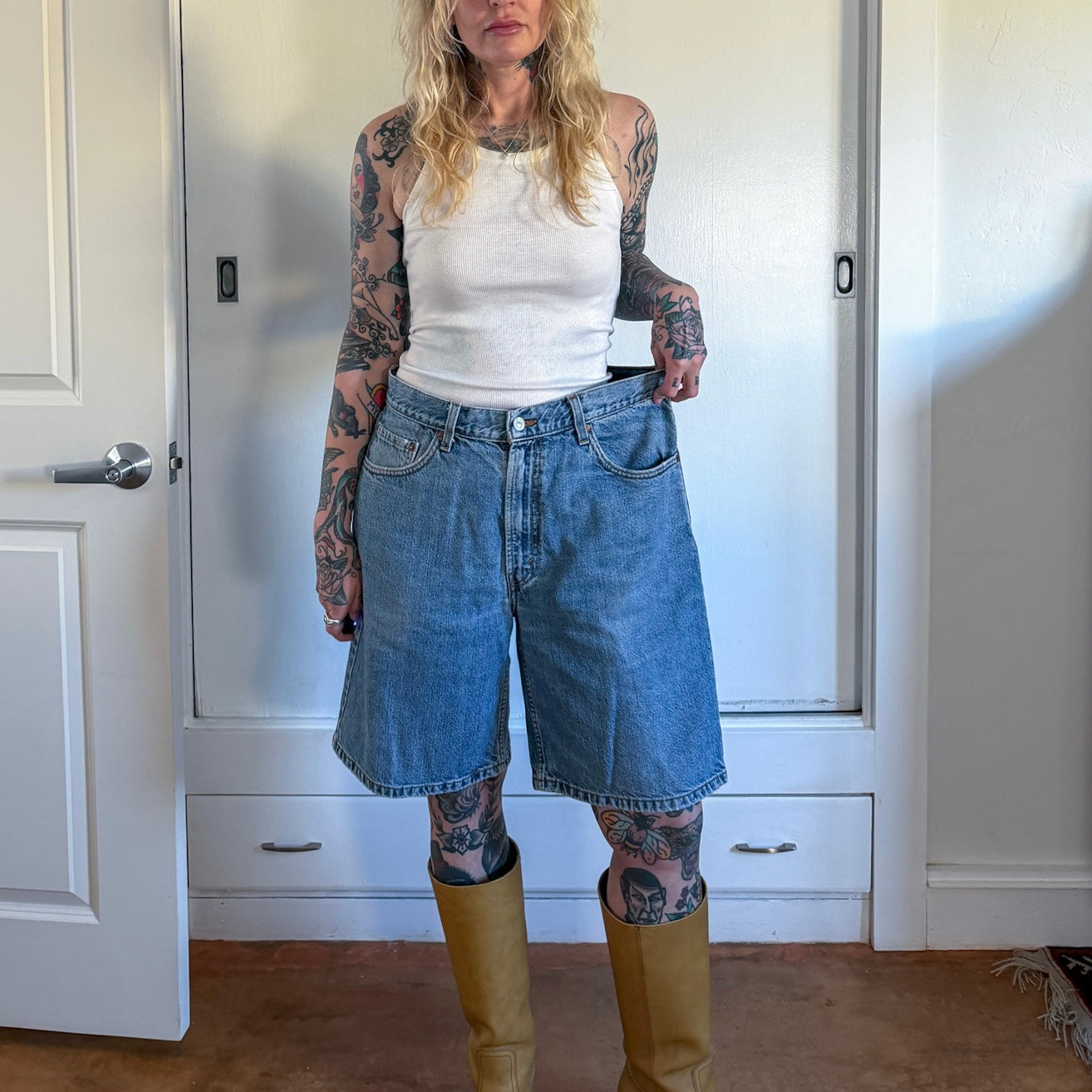 Vintage Y2K Levi’s 550 denim shorts