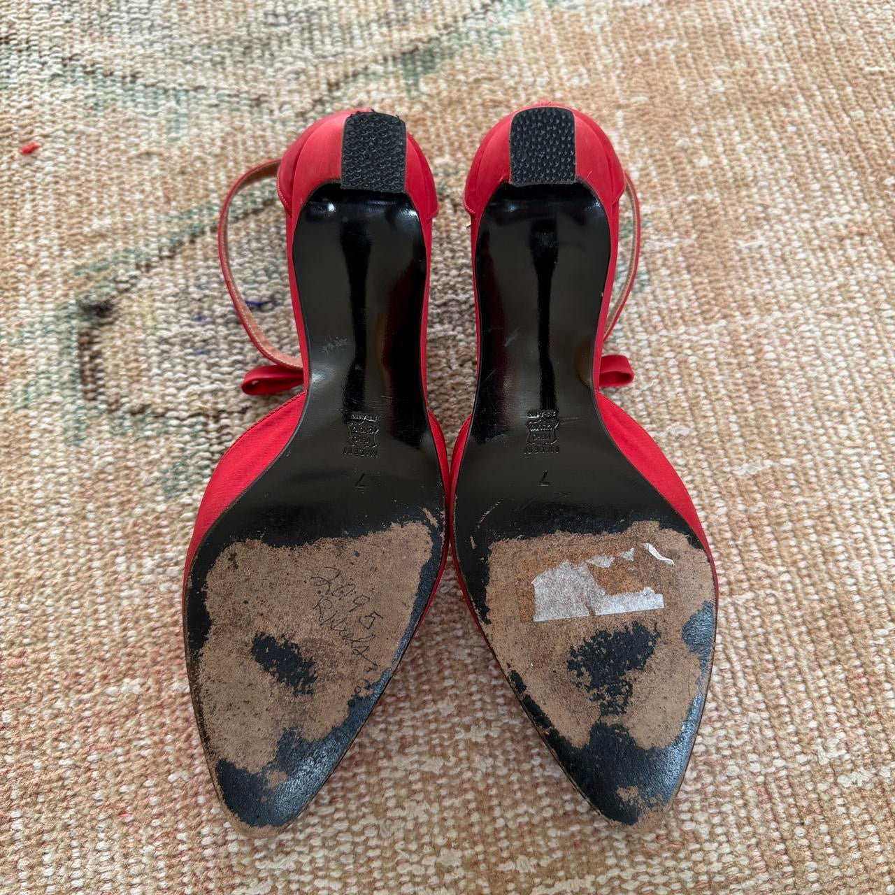 Vintage Kenneth Cole New York Red Satin T-Strap Bow Heels Made in Italy Size 7