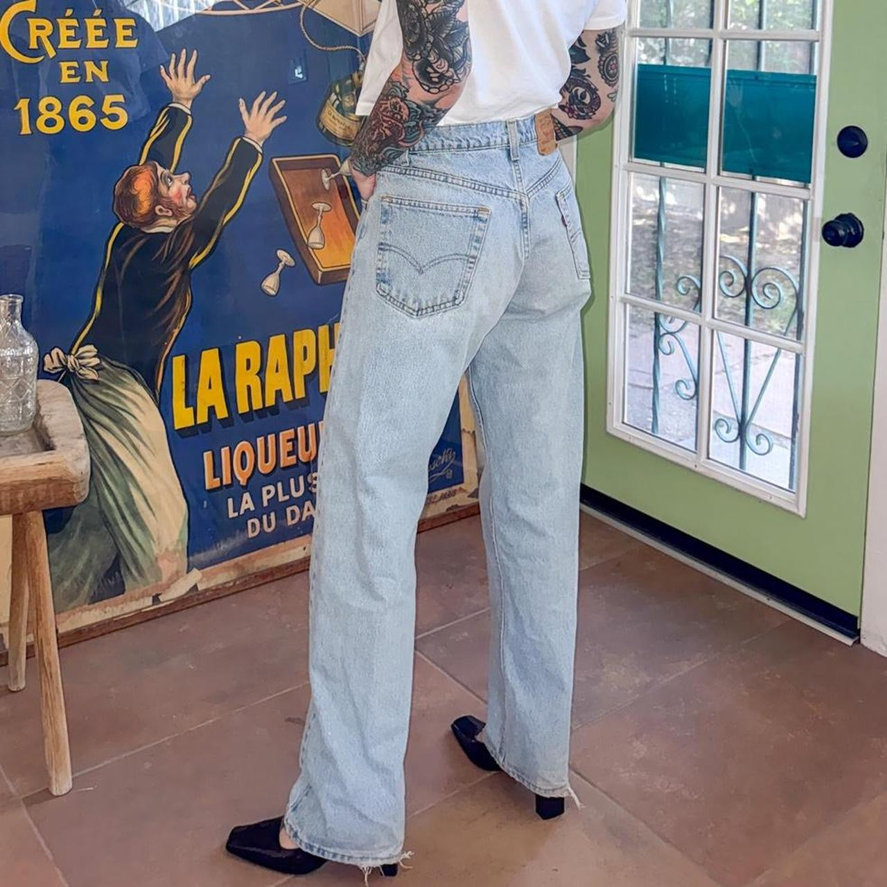Vintage 1990s 565 Levi’s wide leg loose fit medium wash jeans
