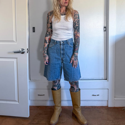 Vintage Y2K Levi’s 550 denim shorts