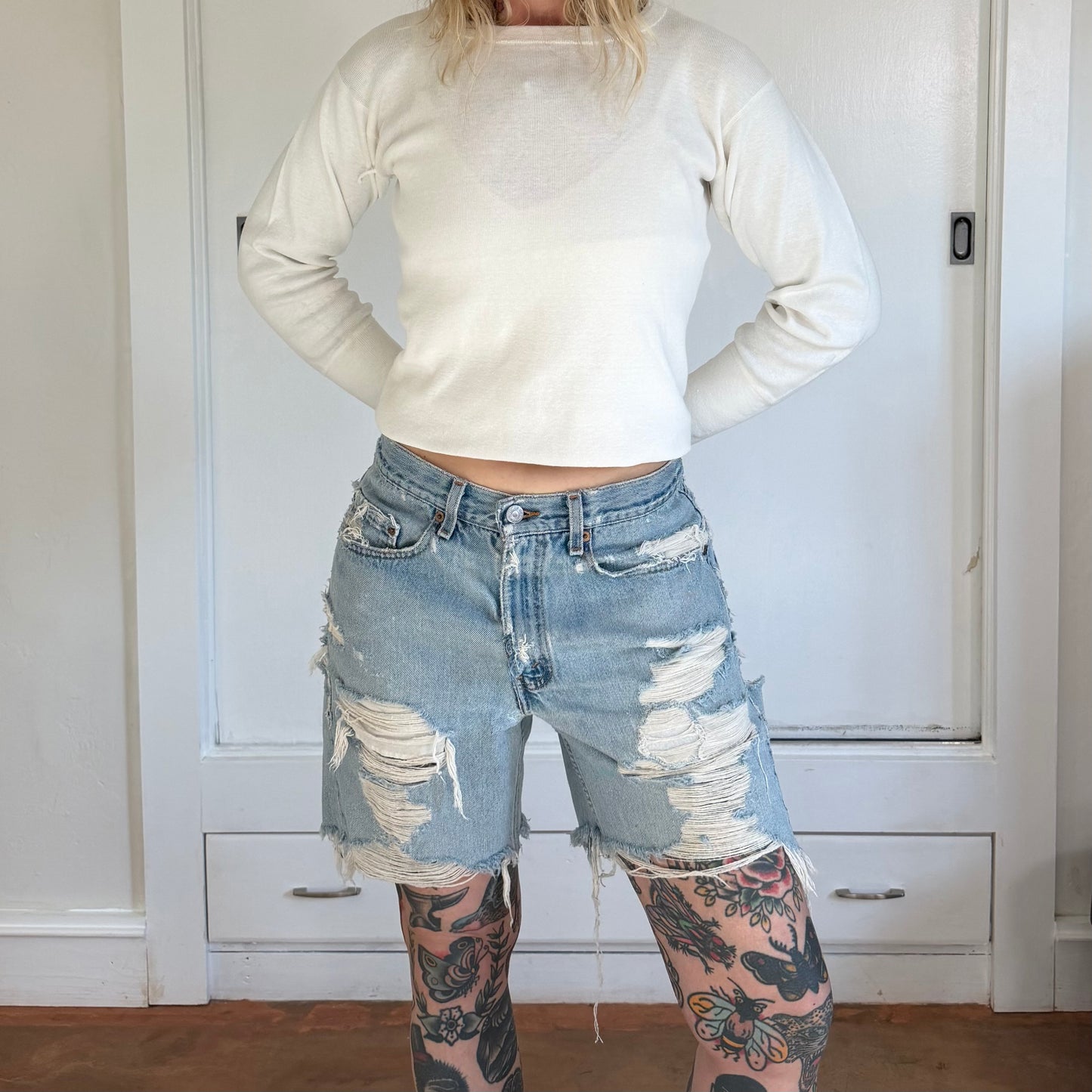 Vintage 1990s Levis 550 Distressed Denim Light Wash Shorts