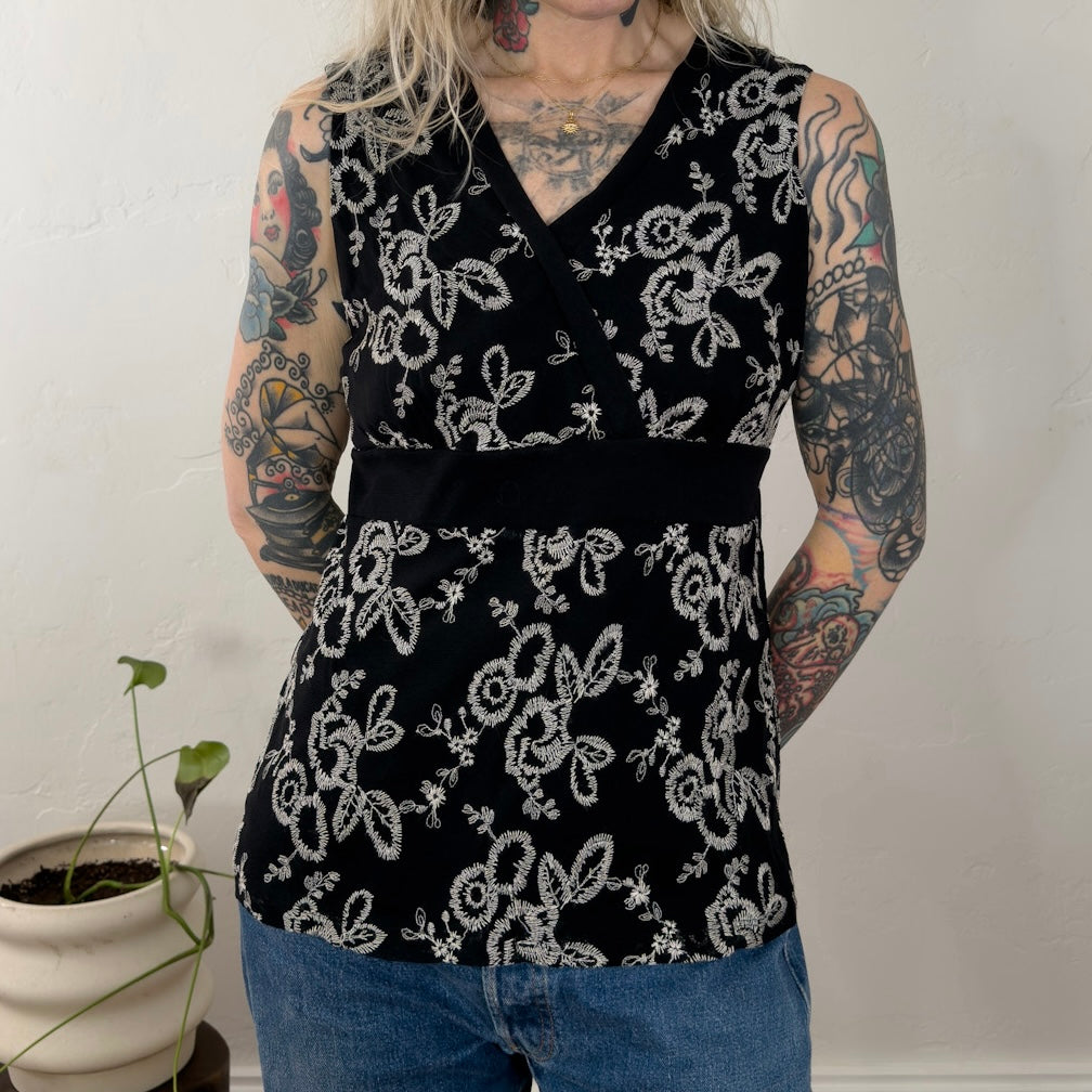 Vintage Style & Co Womens Black White Floral Empire Waist Sleeveless V-Neck Top Large