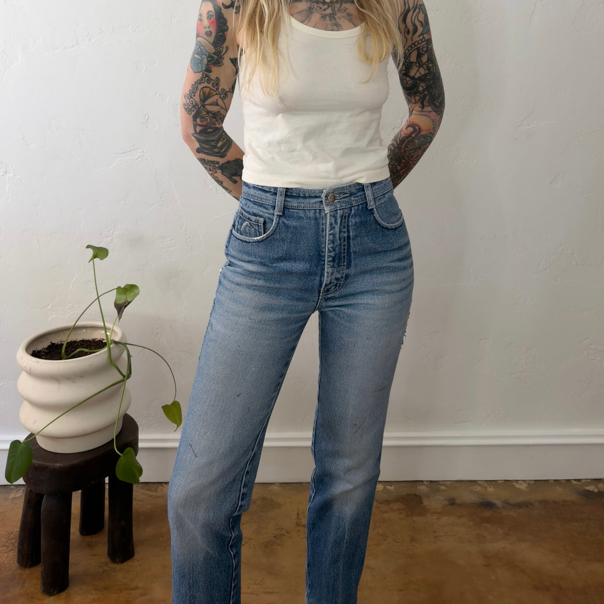 Vintage Jordache High Waisted Straight Leg Jeans Medium Wash Blue Denim 27 Waist